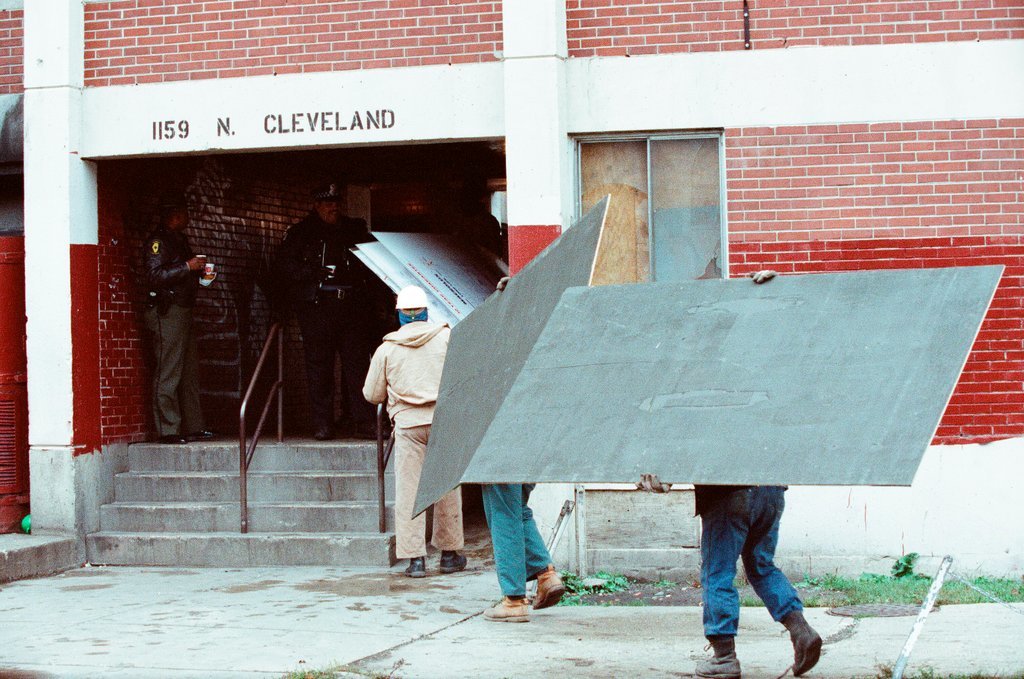 Pictures of clean up projects and residents at the Cabrini Green apartments - Chicago Sun-Times