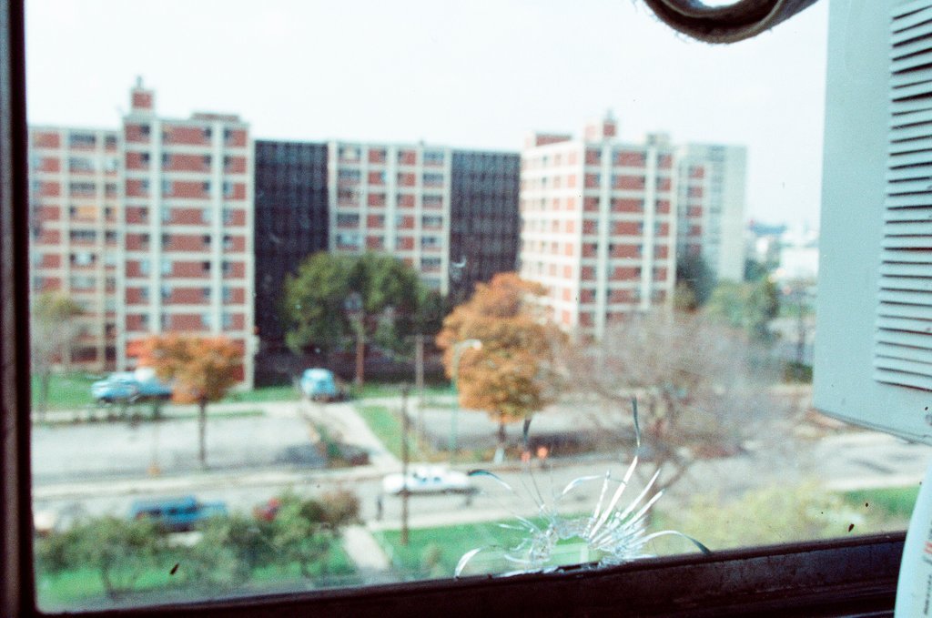 Pictures of clean up projects and residents at the Cabrini Green apartments - Chicago Sun-Times