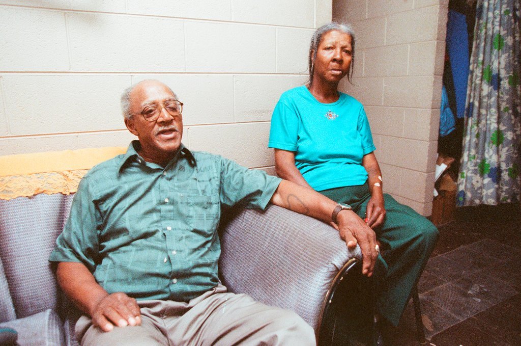 Pictures of clean up projects and residents at the Cabrini Green apartments - Chicago Sun-Times
