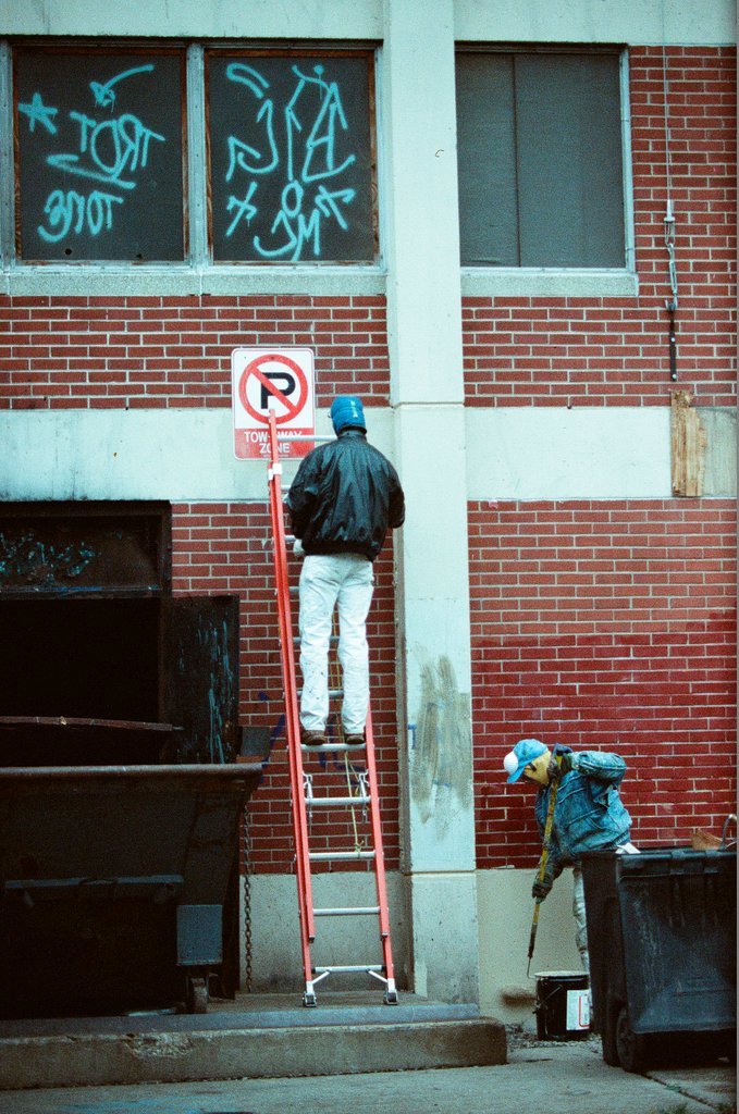 Pictures of clean up projects and residents at the Cabrini Green apartments - Chicago Sun-Times