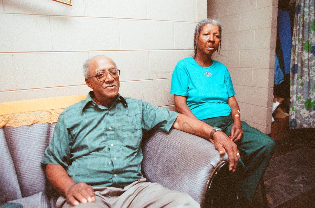 Pictures of clean up projects and residents at the Cabrini Green apartments - Chicago Sun-Times