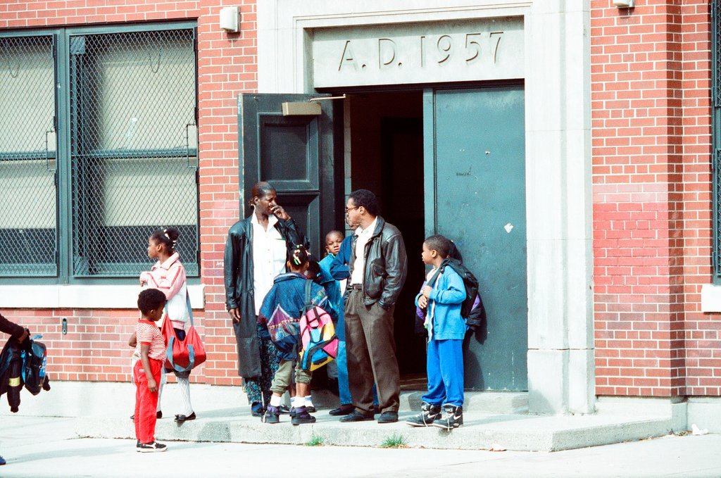 Pictures of clean up projects and residents at the Cabrini Green apartments - Chicago Sun-Times