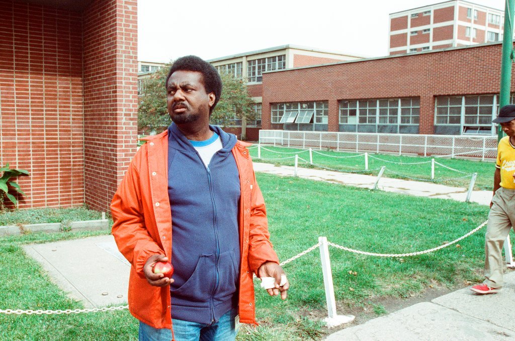 Pictures of clean up projects and residents at the Cabrini Green apartments - Chicago Sun-Times