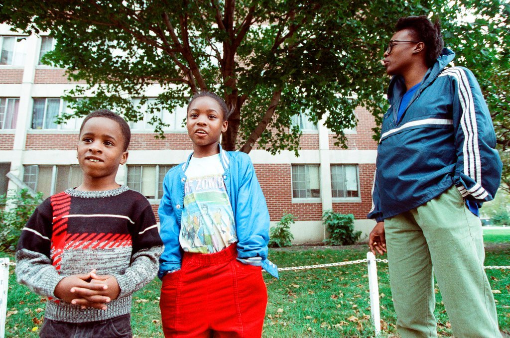 Pictures of clean up projects and residents at the Cabrini Green apartments - Chicago Sun-Times