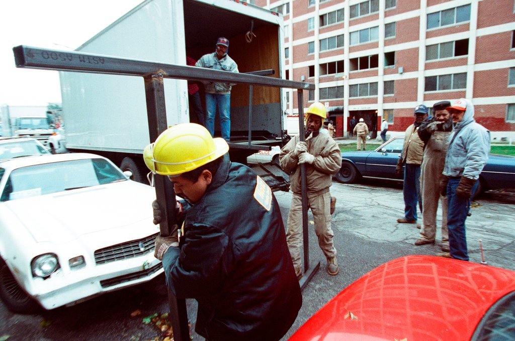 Pictures of clean up projects and residents at the Cabrini Green apartments - Chicago Sun-Times