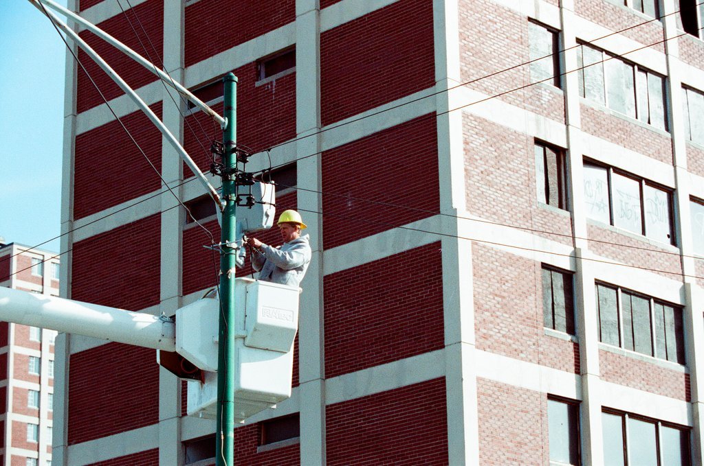 Chicago Sun-Times reporters speak with Cabrini Green residents and walk through some buildings - Chicago Sun-Times