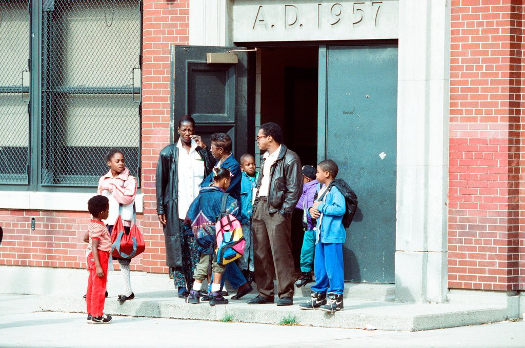 Pictures of clean up projects and residents at the Cabrini Green apartments - Chicago Sun-Times