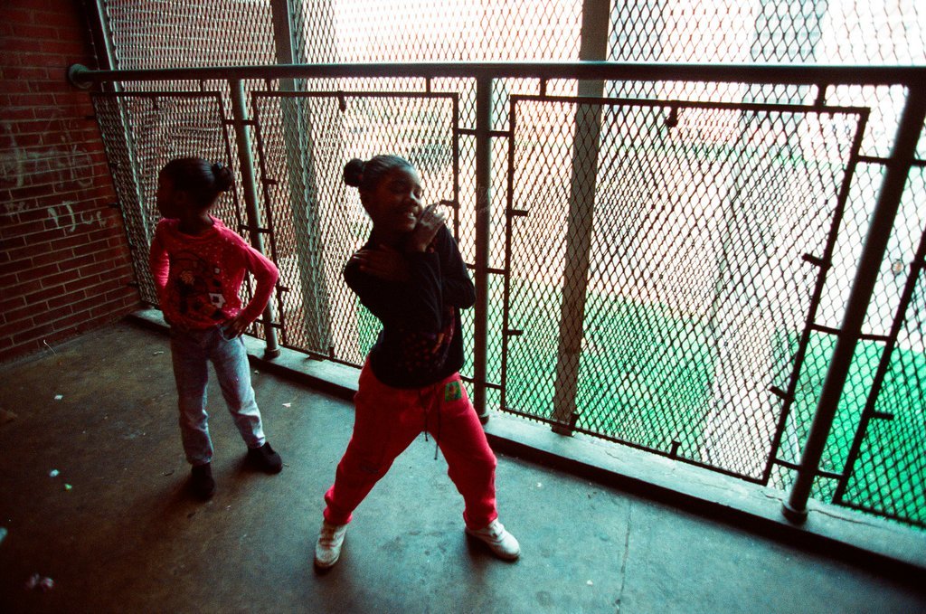 Pictures of clean up projects and residents at the Cabrini Green apartments - Chicago Sun-Times