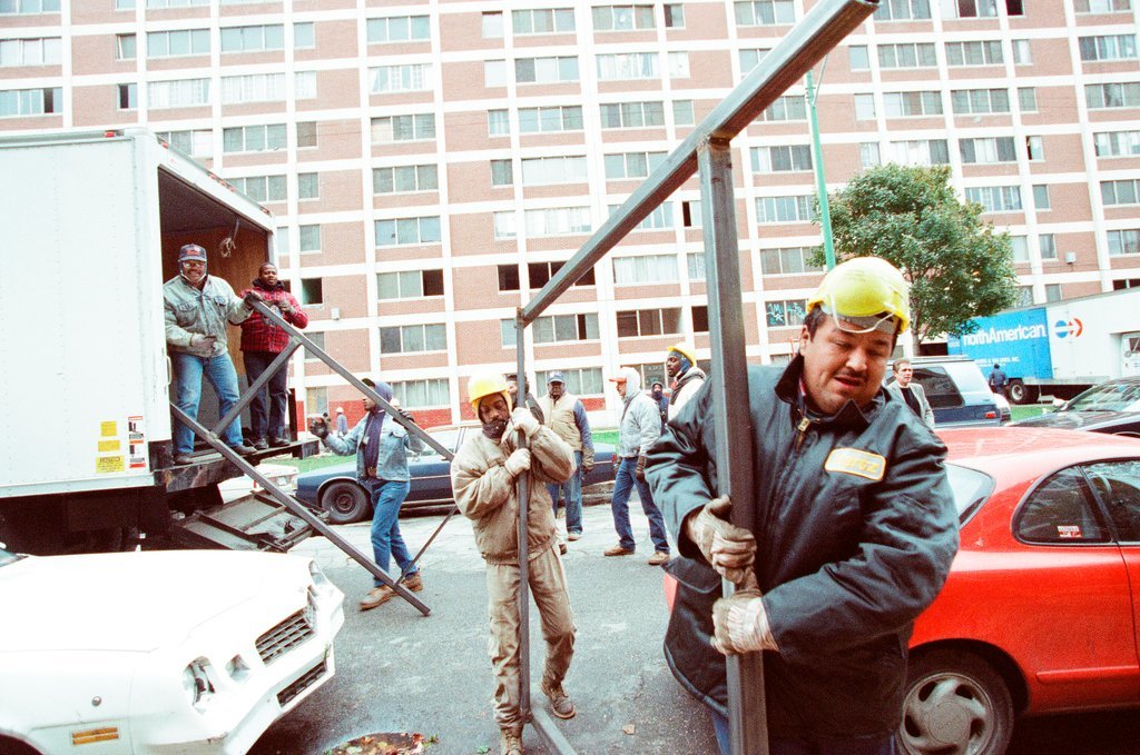 Pictures of clean up projects and residents at the Cabrini Green apartments - Chicago Sun-Times