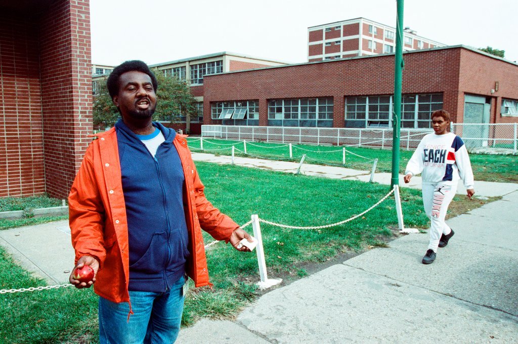 Pictures of clean up projects and residents at the Cabrini Green apartments - Chicago Sun-Times