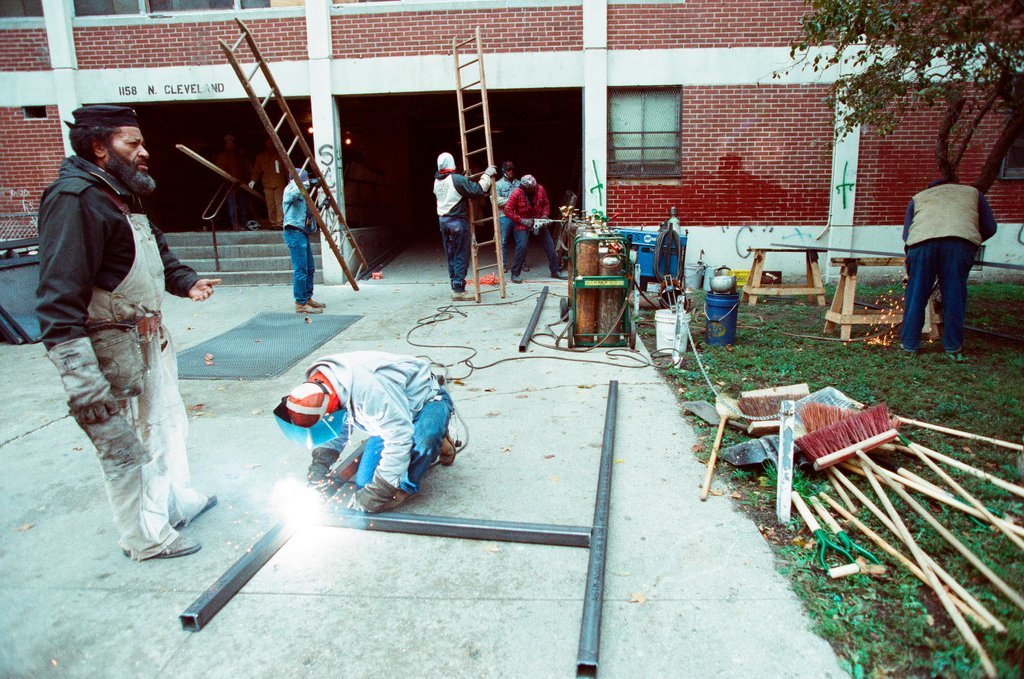 Pictures of clean up projects and residents at the Cabrini Green apartments - Chicago Sun-Times