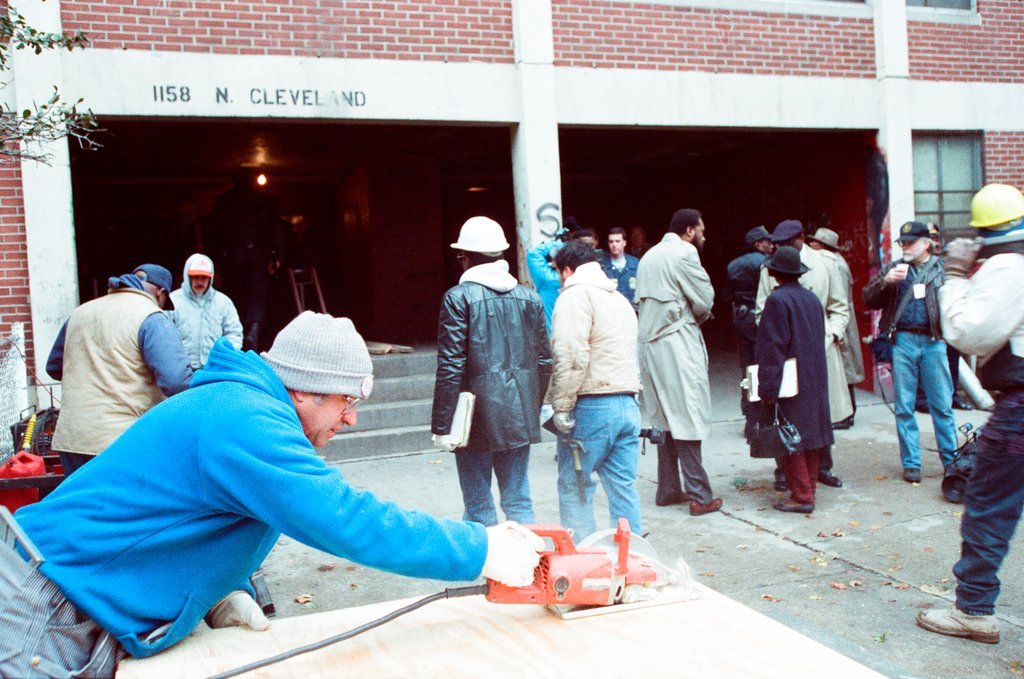 Pictures of clean up projects and residents at the Cabrini Green apartments - Chicago Sun-Times