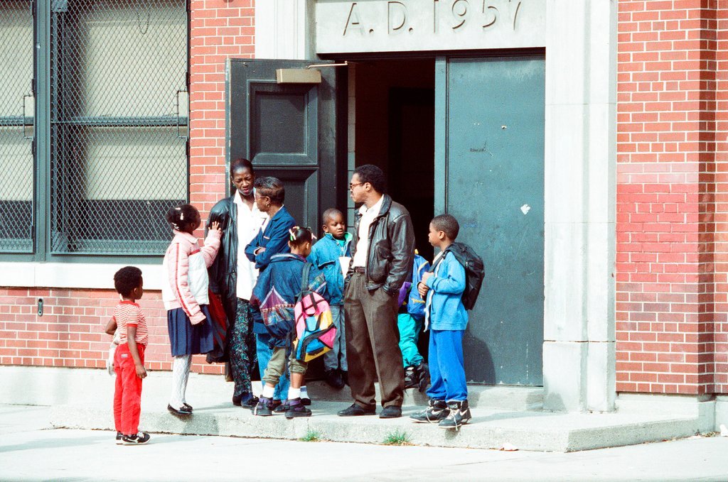 Pictures of clean up projects and residents at the Cabrini Green apartments - Chicago Sun-Times