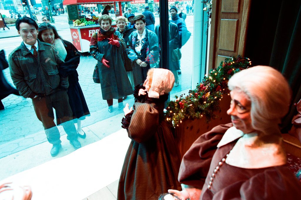 Stores on State Street decorate their windows to fit a winter holiday theme - Chicago Sun-Times