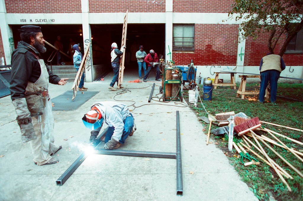 Pictures of clean up projects and residents at the Cabrini Green apartments - Chicago Sun-Times