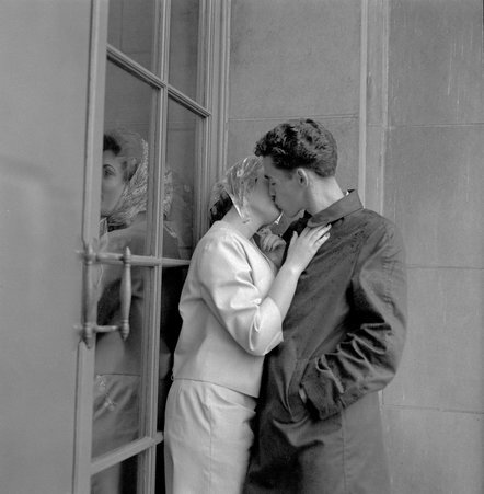 A young couple kissing at the Goodman Theater entrance - Deutch, Stephen