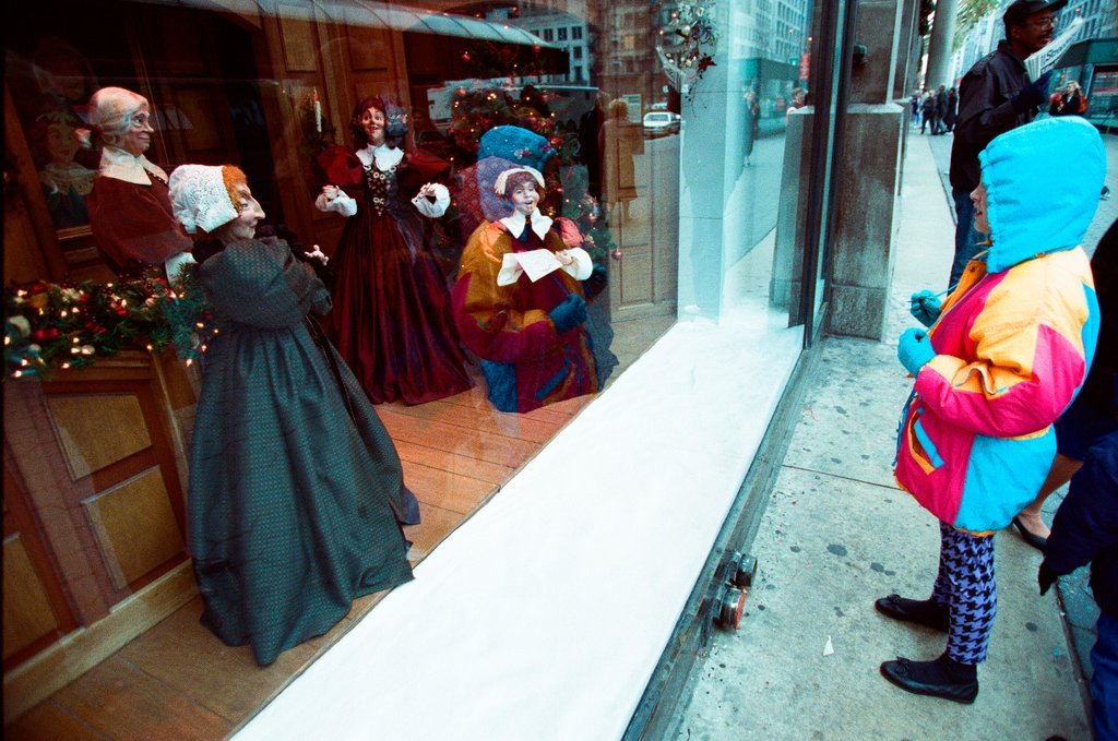 Stores on State Street decorate their windows to fit a winter holiday theme - Chicago Sun-Times
