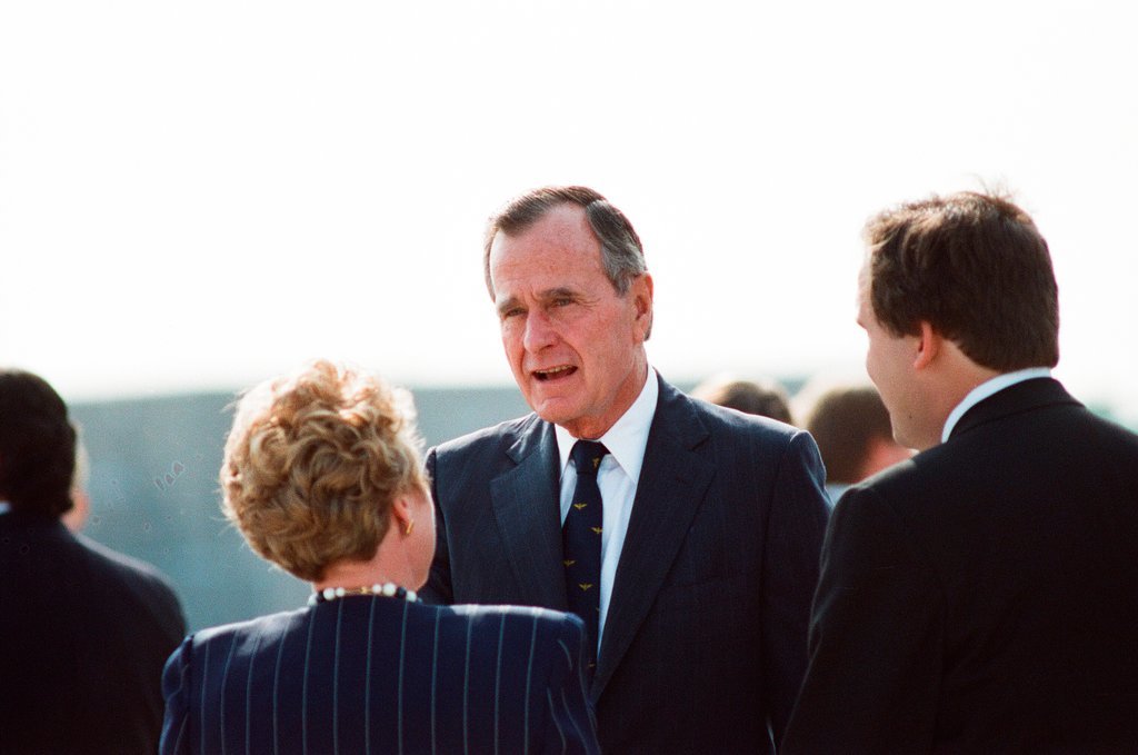 President George H.W. Bush arrives at O'Hare airport for his re-election campaign - Chicago Sun-Times