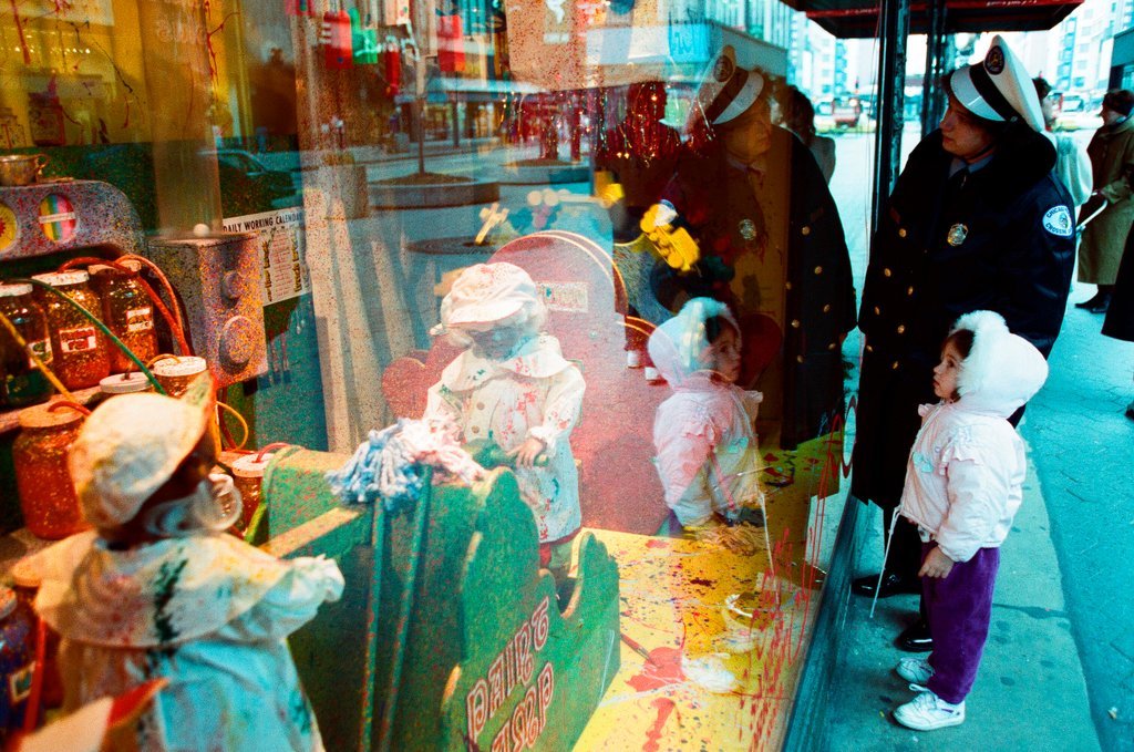 Stores on State Street decorate their windows to fit a winter holiday theme - Chicago Sun-Times