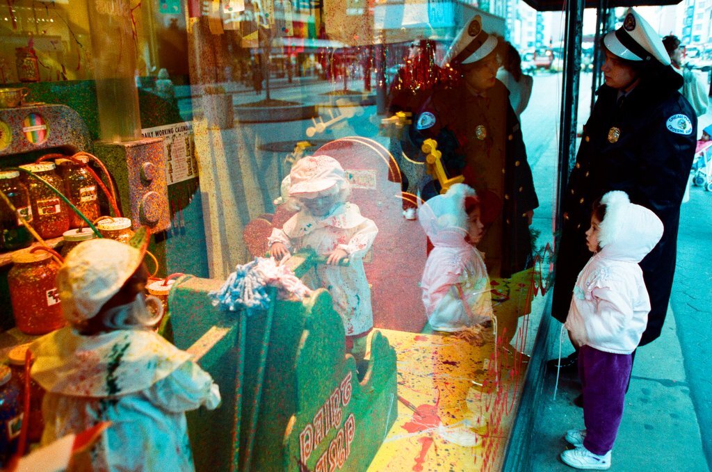Stores on State Street decorate their windows to fit a winter holiday theme - Chicago Sun-Times