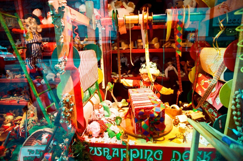 Stores on State Street decorate their windows to fit a winter holiday theme - Chicago Sun-Times