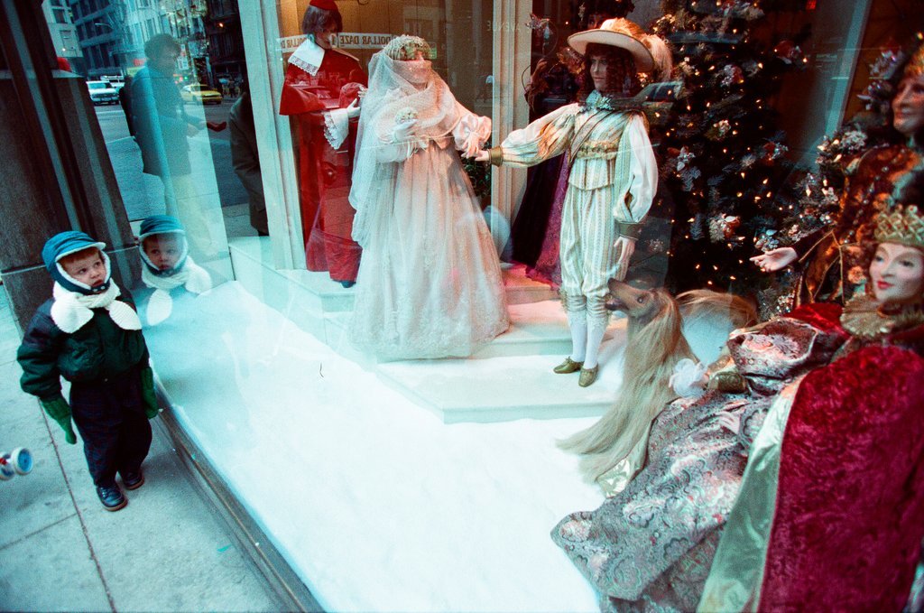 Stores on State Street decorate their windows to fit a winter holiday theme - Chicago Sun-Times