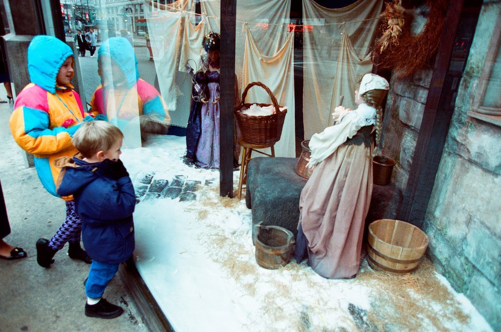Stores on State Street decorate their windows to fit a winter holiday theme - Chicago Sun-Times