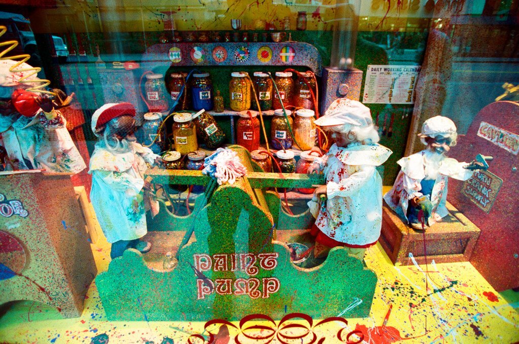 Stores on State Street decorate their windows to fit a winter holiday theme - Chicago Sun-Times