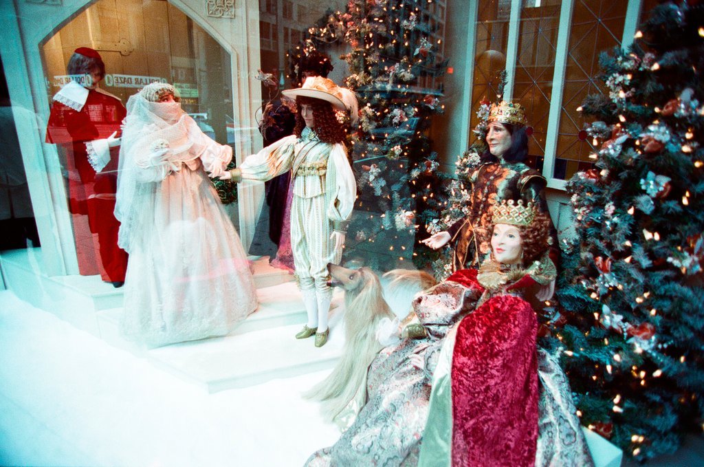 Stores on State Street decorate their windows to fit a winter holiday theme - Chicago Sun-Times
