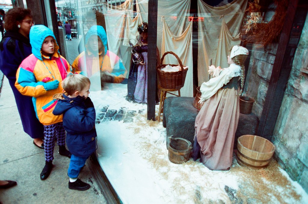 Stores on State Street decorate their windows to fit a winter holiday theme - Chicago Sun-Times