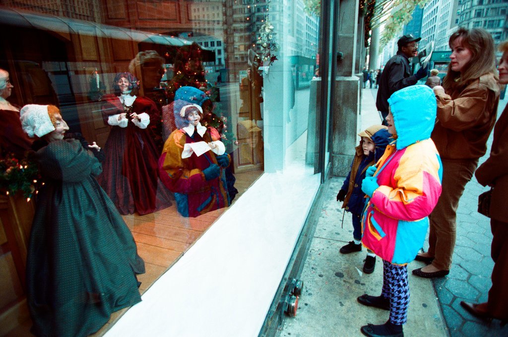 Stores on State Street decorate their windows to fit a winter holiday theme - Chicago Sun-Times