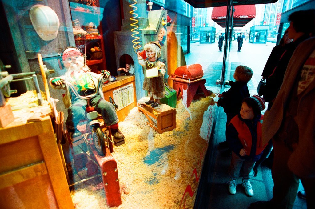 Stores on State Street decorate their windows to fit a winter holiday theme - Chicago Sun-Times