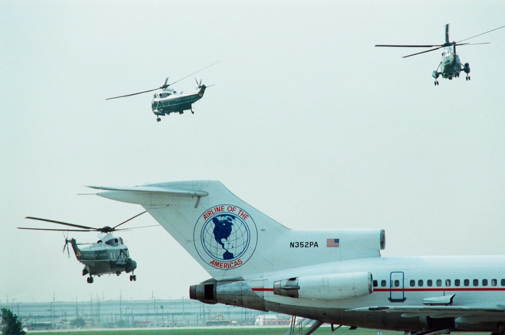 President George H.W. Bush arrives at O'Hare airport for his re-election campaign - Chicago Sun-Times