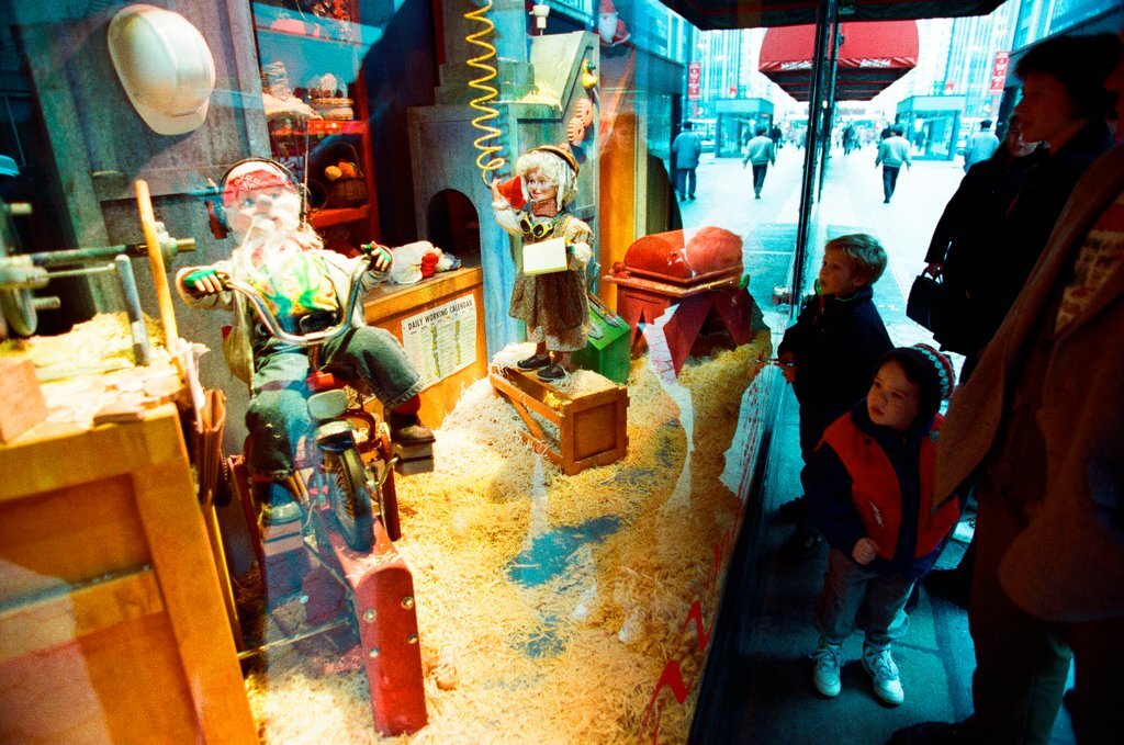 Stores on State Street decorate their windows to fit a winter holiday theme - Chicago Sun-Times