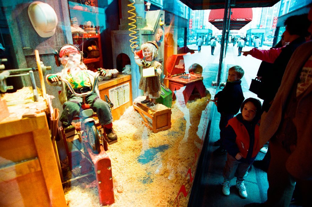 Stores on State Street decorate their windows to fit a winter holiday theme - Chicago Sun-Times