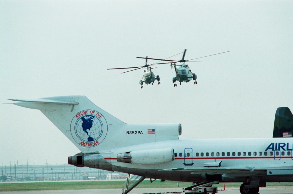 President George H.W. Bush arrives at O'Hare airport for his re-election campaign - Chicago Sun-Times