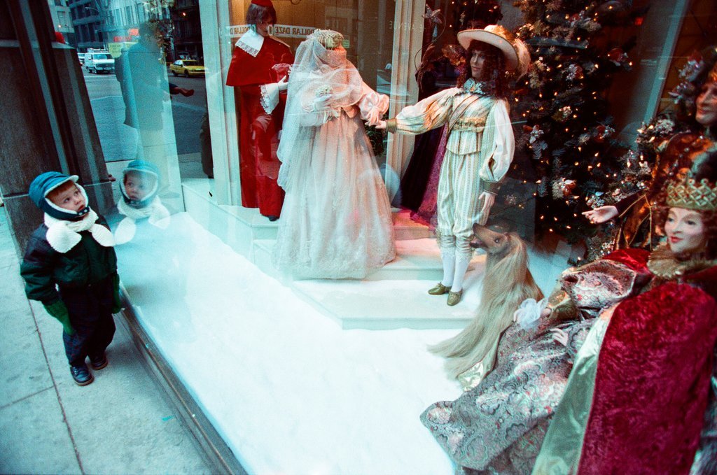 Stores on State Street decorate their windows to fit a winter holiday theme - Chicago Sun-Times
