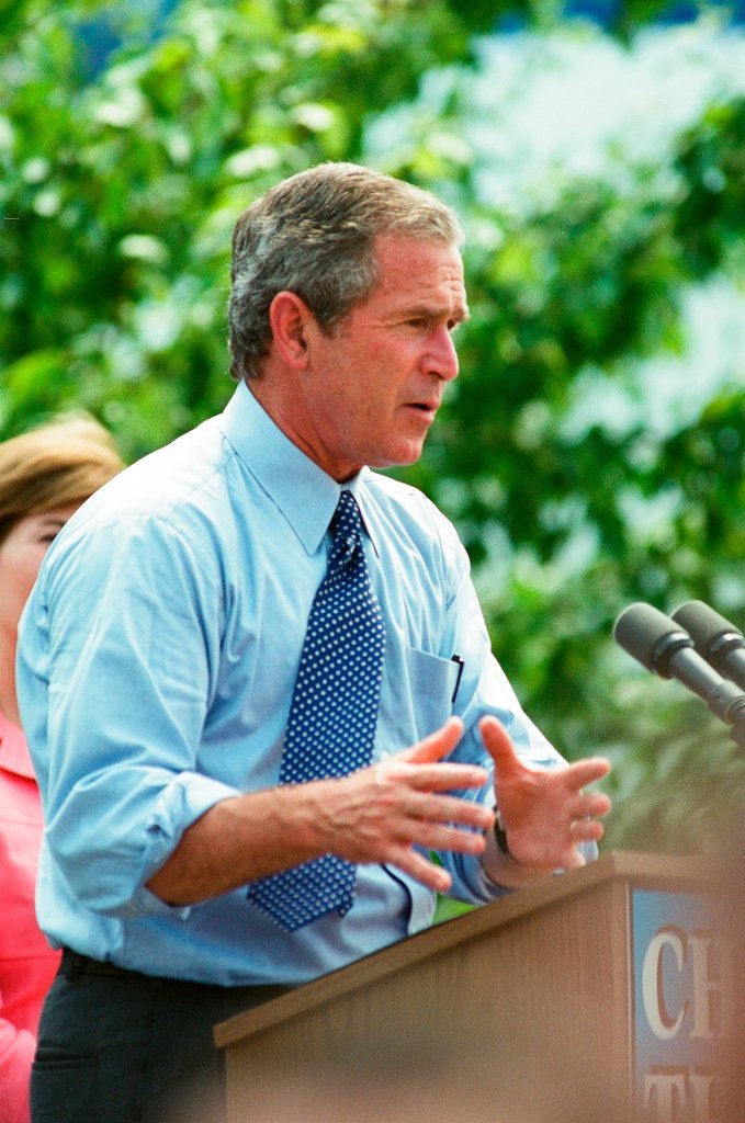 Republican presidential candidate George W. Bush and his wife Laura Bush hold a rally in Joliet - Chicago Sun-Times