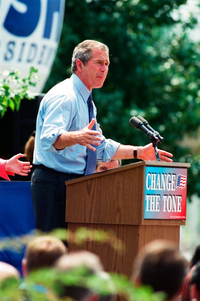 Republican presidential candidate George W. Bush and his wife Laura Bush hold a rally in Joliet - Chicago Sun-Times