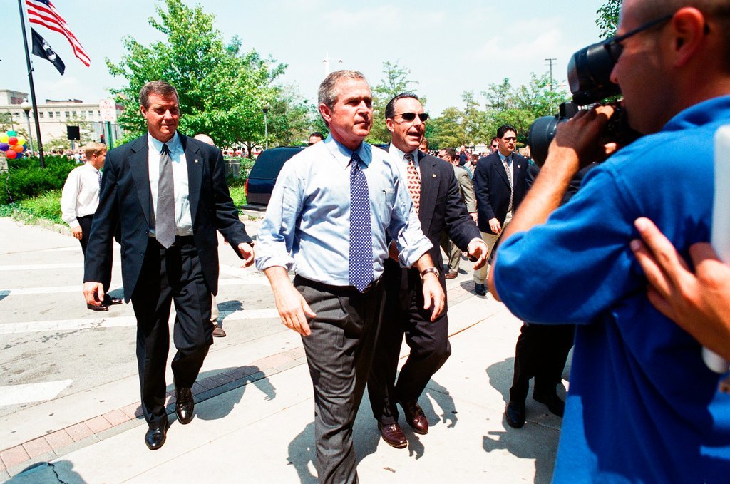 Republican presidential candidate George W. Bush and his wife Laura Bush hold a rally in Joliet - Chicago Sun-Times