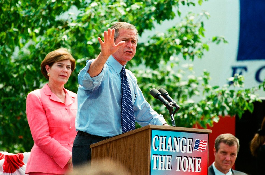 Republican presidential candidate George W. Bush and his wife Laura Bush hold a rally in Joliet - Chicago Sun-Times
