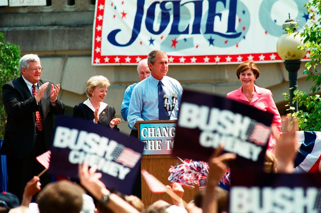 Republican presidential candidate George W. Bush and his wife Laura Bush hold a rally in Joliet - Chicago Sun-Times