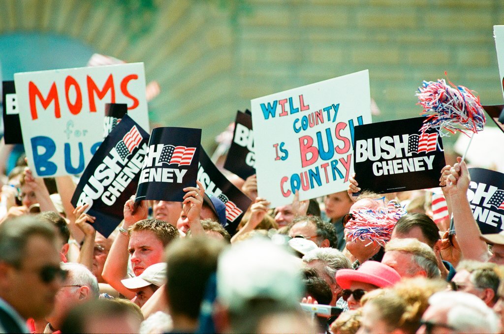 Republican presidential candidate George W. Bush and his wife Laura Bush hold a rally in Joliet - Chicago Sun-Times