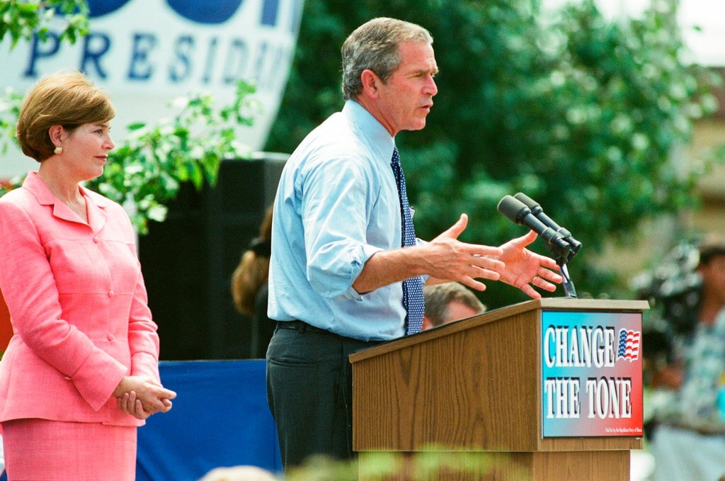 Republican presidential candidate George W. Bush and his wife Laura Bush hold a rally in Joliet - Chicago Sun-Times