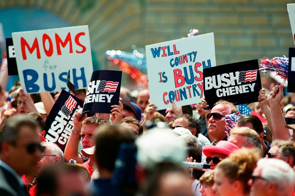 Republican presidential candidate George W. Bush and his wife Laura Bush hold a rally in Joliet - Chicago Sun-Times