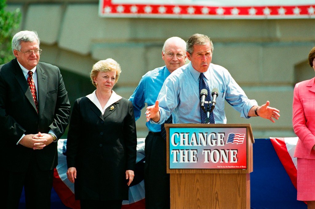Republican presidential candidate George W. Bush and his wife Laura Bush hold a rally in Joliet - Chicago Sun-Times