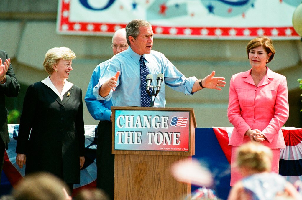 Republican presidential candidate George W. Bush and his wife Laura Bush hold a rally in Joliet - Chicago Sun-Times