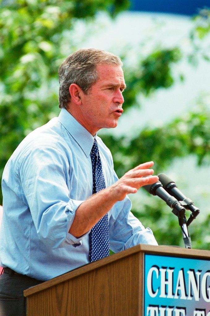 Republican presidential candidate George W. Bush and his wife Laura Bush hold a rally in Joliet - Chicago Sun-Times