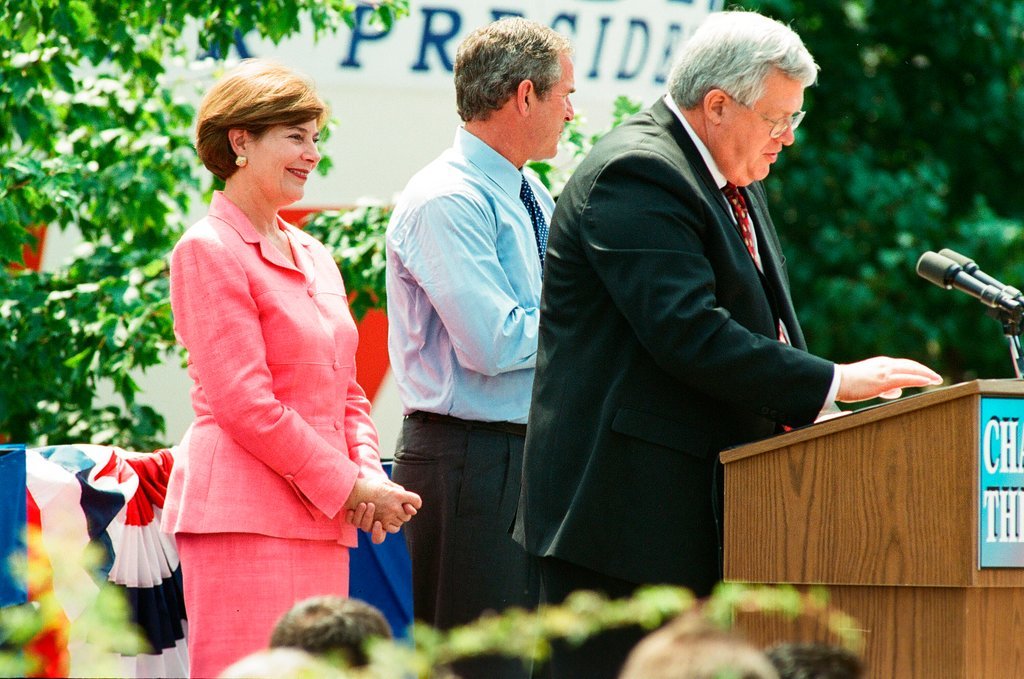 Republican presidential candidate George W. Bush and his wife Laura Bush hold a rally in Joliet - Chicago Sun-Times