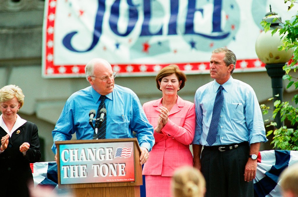 Republican presidential candidate George W. Bush and his wife Laura Bush hold a rally in Joliet - Chicago Sun-Times